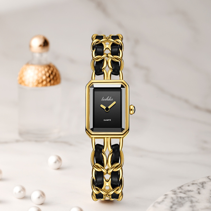 2024 Nuovo orologio al quarzo con cinturino in acciaio quadrato semplice e alla moda da donna con cinturino in tessuto Xiaoxiangfeng_voghion.com