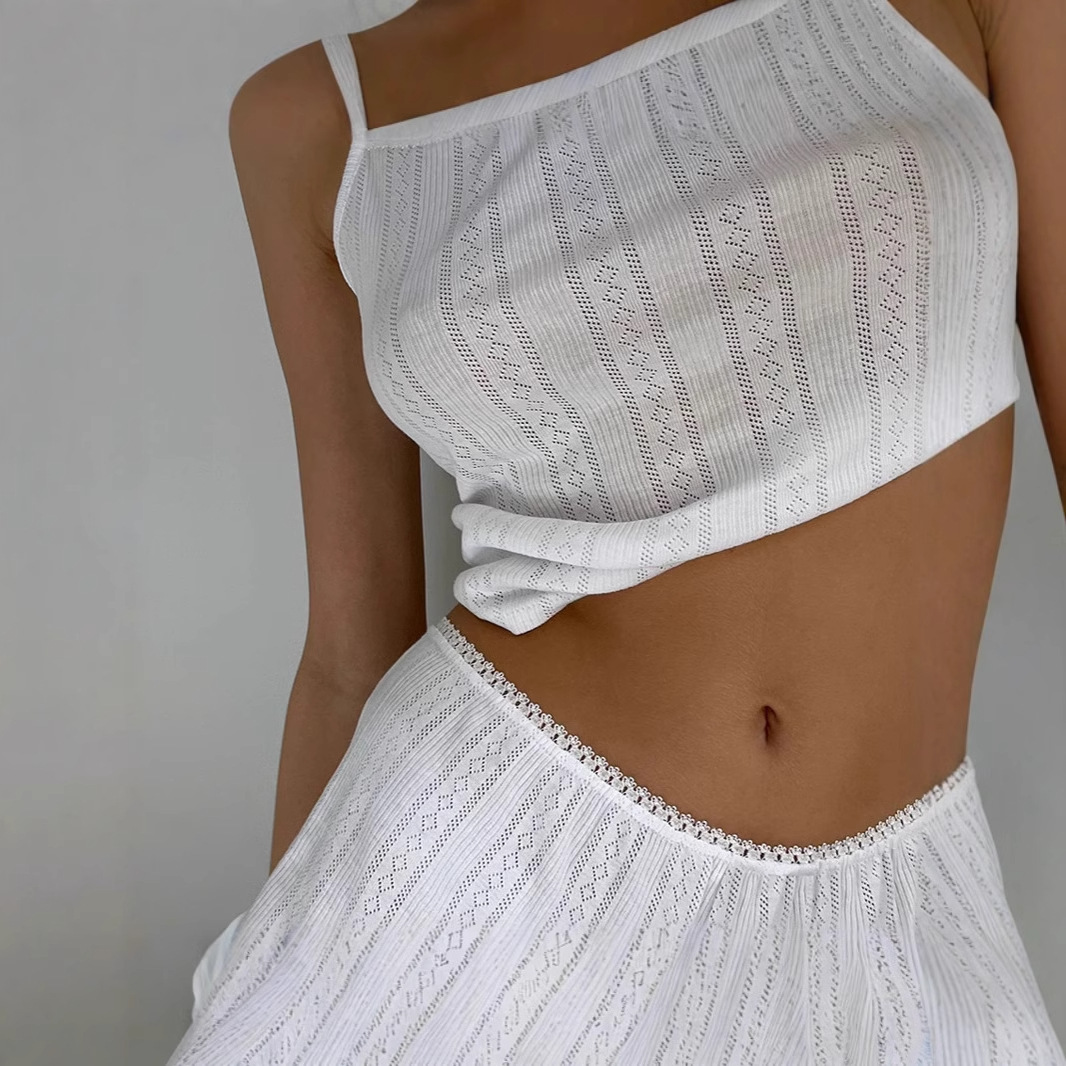 Conjunto de pijama feminino de duas peças, modelo camisola shorts de malha sexy para o verão de 2025, em jacquard branco, estilo europeu e americano._voghion.com