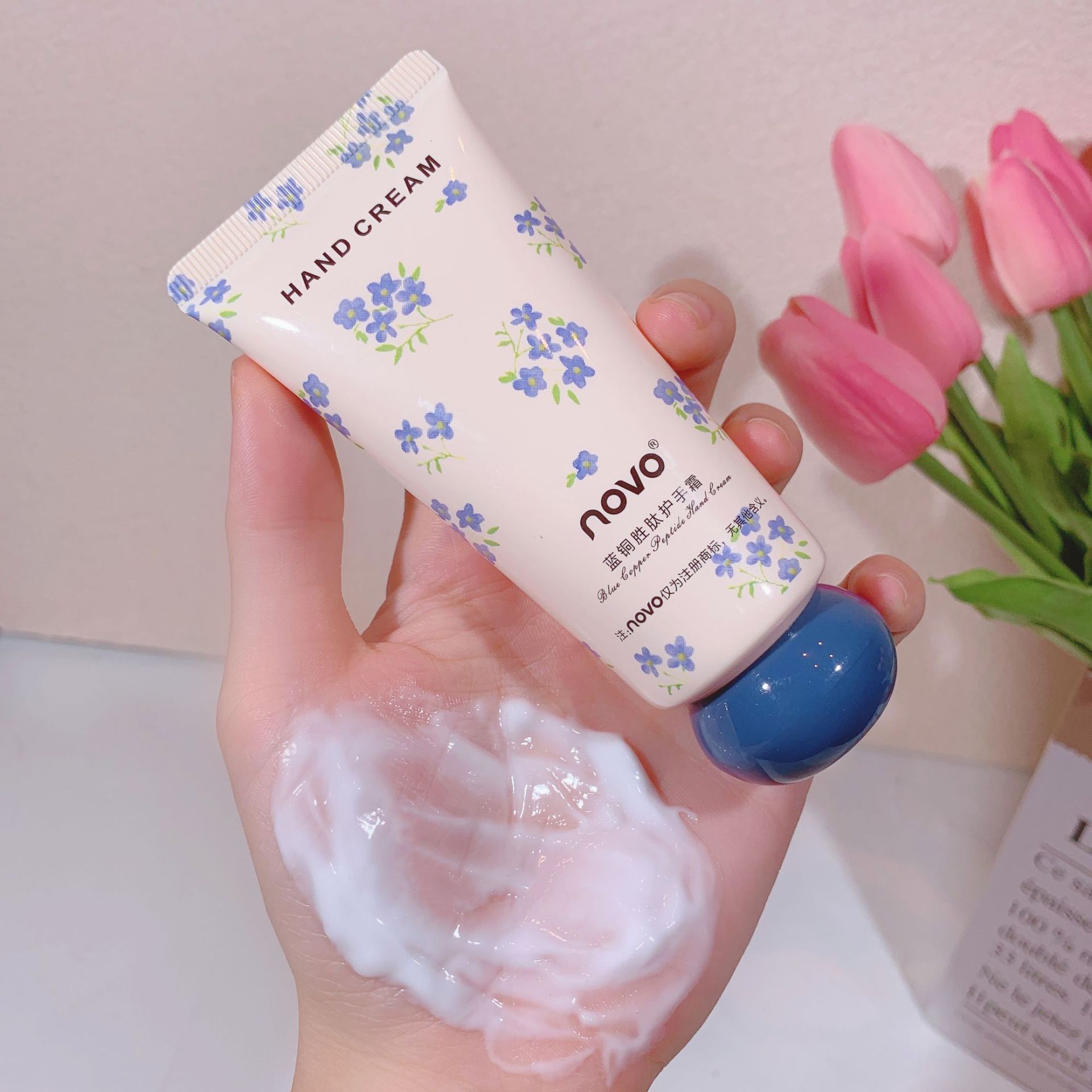 NOVO hand cream is naturally moisturizing, hydrating and hydrating. It is refreshing and non-greasy in autumn and winter. It is small, portable and affordable for students undefined