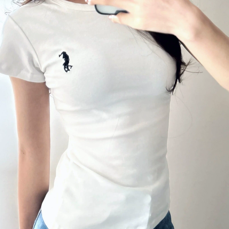 Летняя хлопковая рубашка с вышивкой «Горячая девушка 2025», короткий рукав, новый универсальный приталенный топ с пони