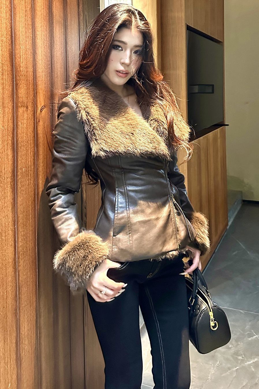 Retro Brown Fur Collar Leather Jacket for Women in Autumn and Winter Thickeneded High-End Elegant Slim Short Jacket Top