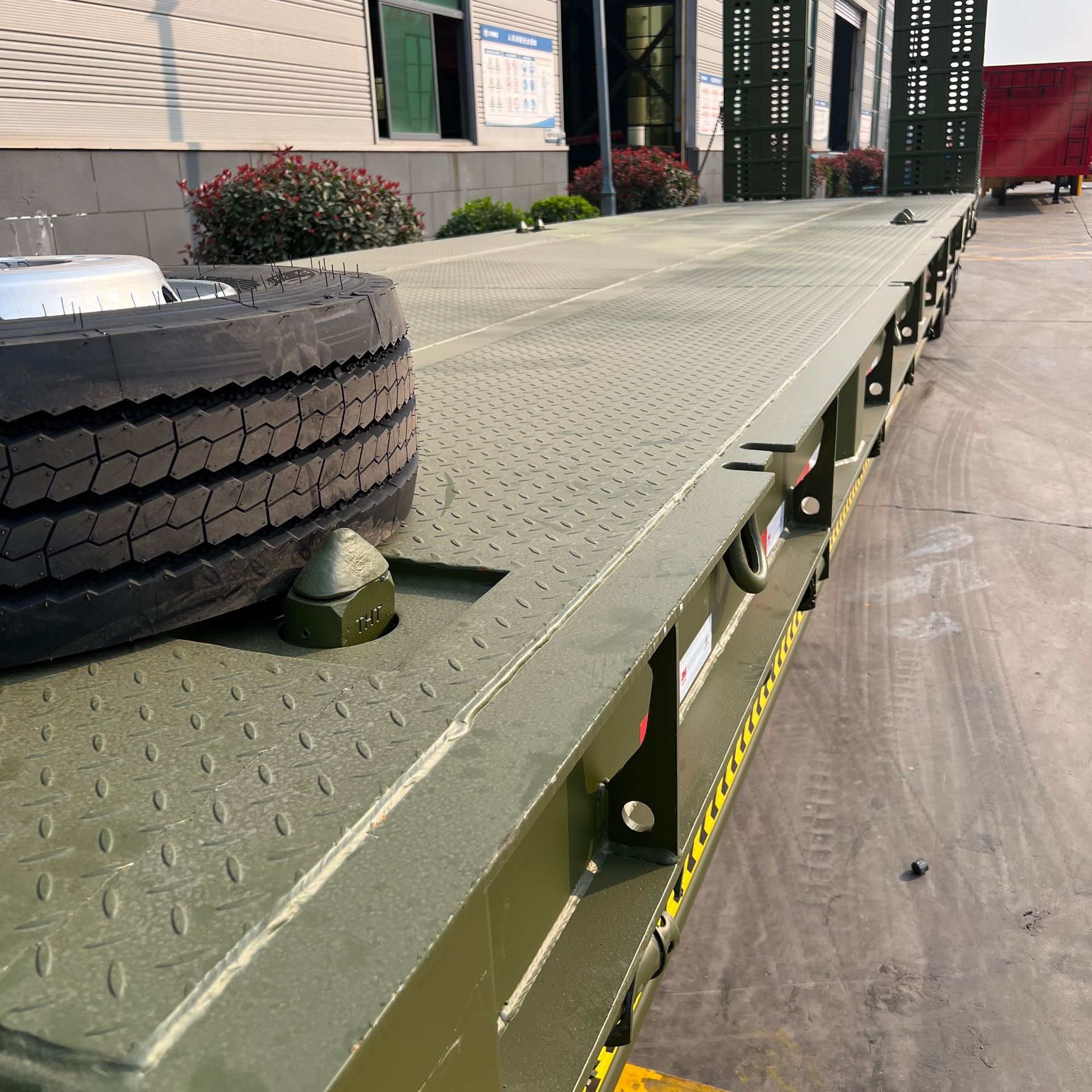Specializing in the Production and Supply of Export Special Vehicles and Heavy-Duty Low-Bed Semi-Trailers for the Transportation of Heavy-Duty Engineering Machinery
