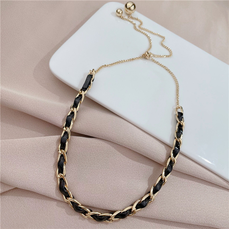 Tongfang Ornament European And American Retro Personality Handmade Woven Chain Cow Leather Short Necklace Sexy Clavicle Necklace display picture 5