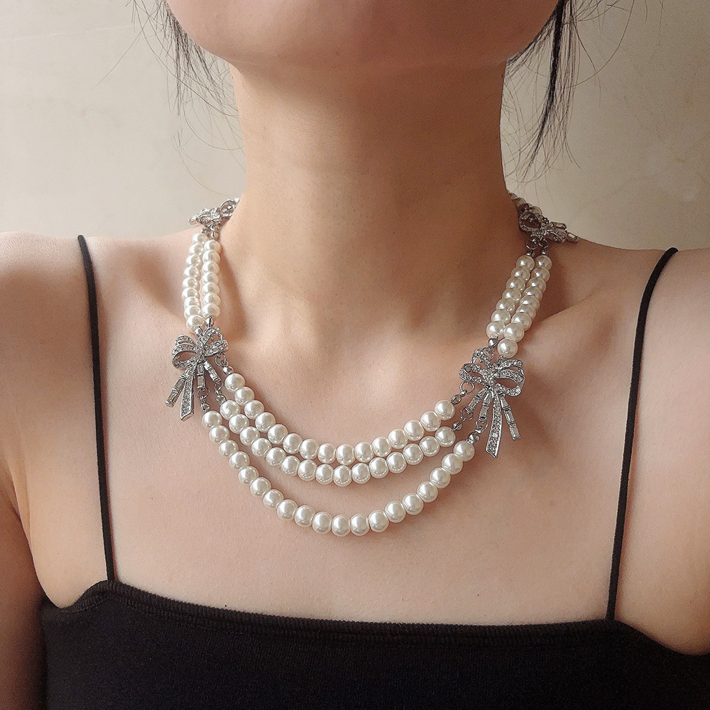 Collana multiriga stile francese con perle e fiocco in strass_voghion.com