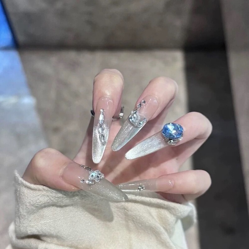 Ice-Transparent Pearlescent Cat-Eye Wearable Nails, Sparkling Stereo Blue Diamond Manicure Pieces, Long Sexy Full-Size Fake Nail Patches
