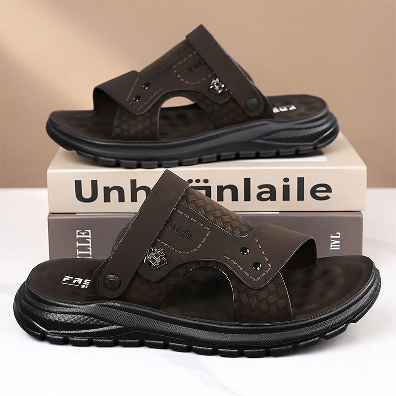 Men's Thick-Soled Casual Dad Slippers for Outdoor Wear, Dual-Purpose Summer Hot-Selling Leather Slip-On Slippers, Water-Resistant and Non-Slip Men's Thick-Soled Casual Dad Slippers for Outdoor Wear, Dual-Purpose Summer Hot-Selling Leather Slip-On Slippers, Water-Resistant and Non-Slip