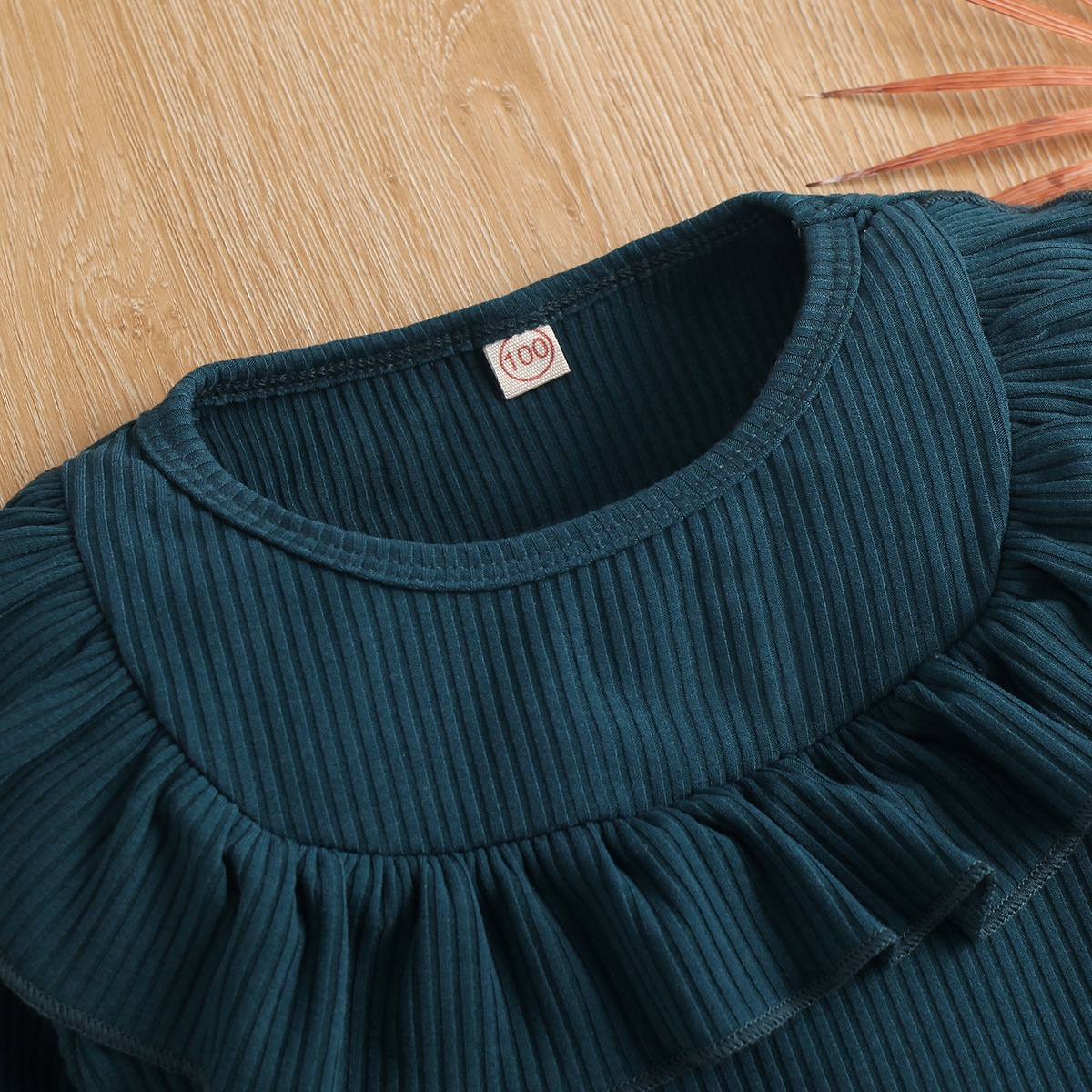 Ensemble deux pièces chemise tricotée en dentelle à manches longues et col rond pour enfants, nouvelle collection automne 2024_voghion.com