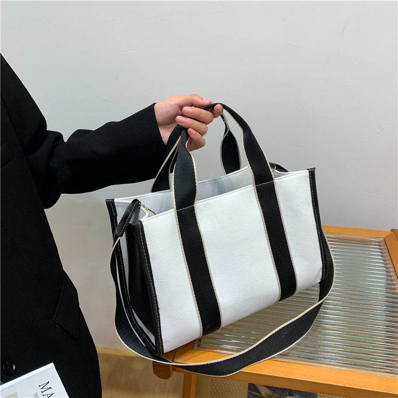 2024 verano nuevo bolso de lona de moda versión coreana ins bolso de gran capacidad mensajero de un solo hombro para mujer