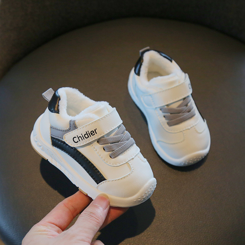 Invierno nuevos hombres y mujeres de fondo suave zapatos de niño bebé zapatos blancos forrados de lana zapatos de tablero caliente dos algodón entrega de una sola pieza