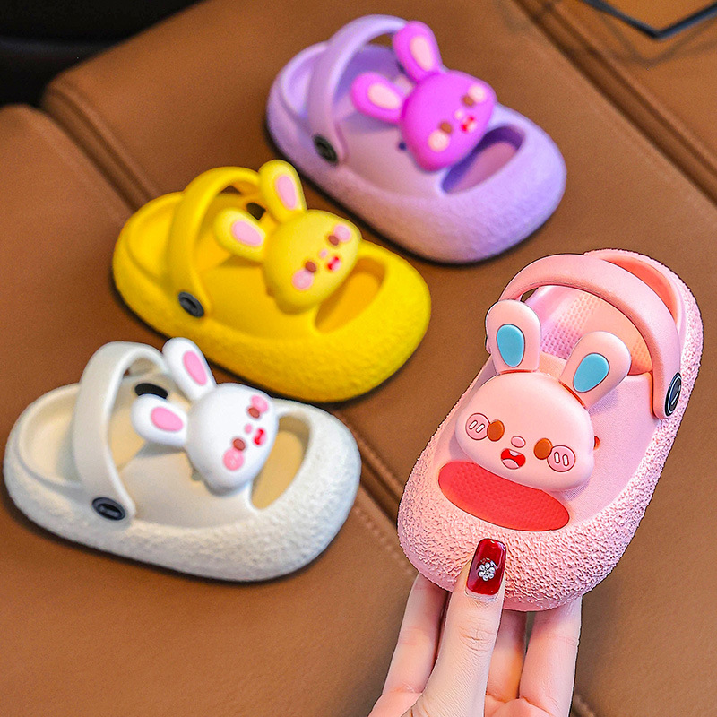 Sandálias infantiles para mujeres de verano dibujos animados princesa encantadora suela suave antideslizante baño en el hogar para niños pequeños y medianos zapatillas frías para hombres