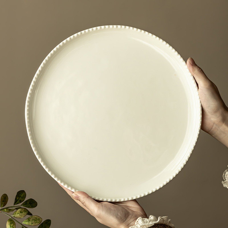 Platos de cerámica de color sólido al por mayor platos de mesa de alta calidad platos redondos de cuentas platos caseros platos de filete de comida occidental