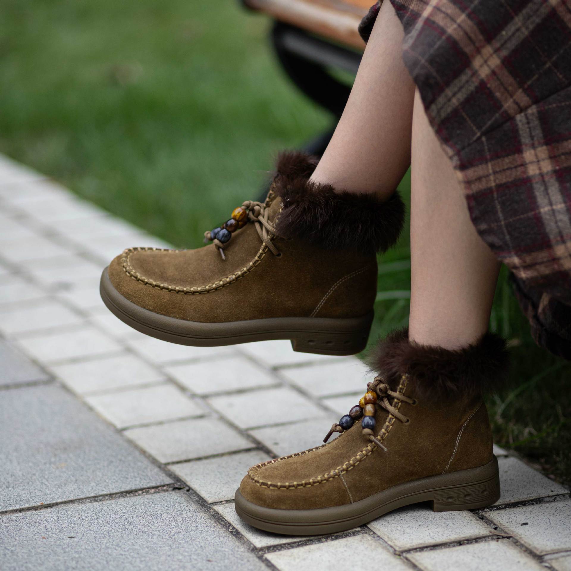 2025秋冬新款牛反绒加绒短靴女圆头系带复古时尚雪地靴大棉靴批发