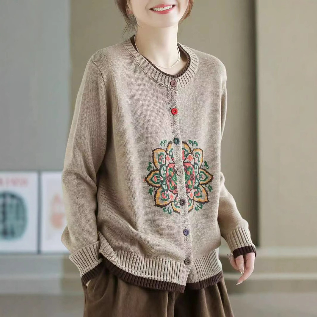 古咖服饰秋季新款文艺圆领刺绣针织开衫女装宽松休闲单排彩扣毛衣