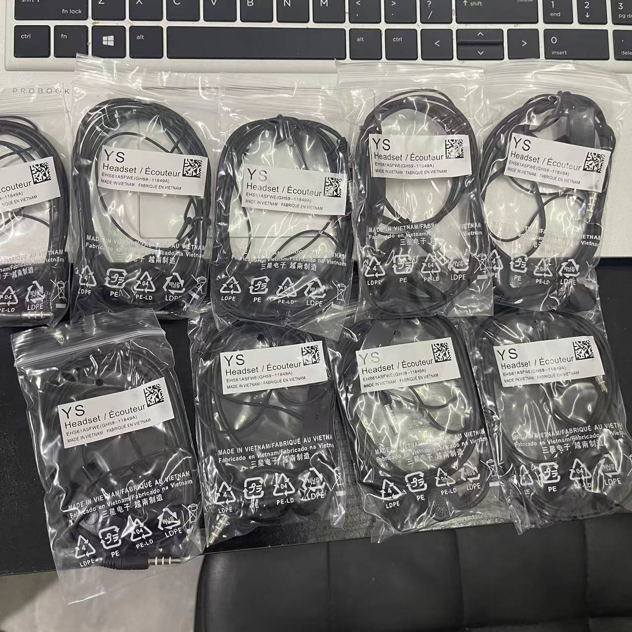 Adecuado para Samsung original S5830 auricular teléfono móvil control de cable C550 con micrófono auricular EHS61 altavoz magnético blanco 3,5mm