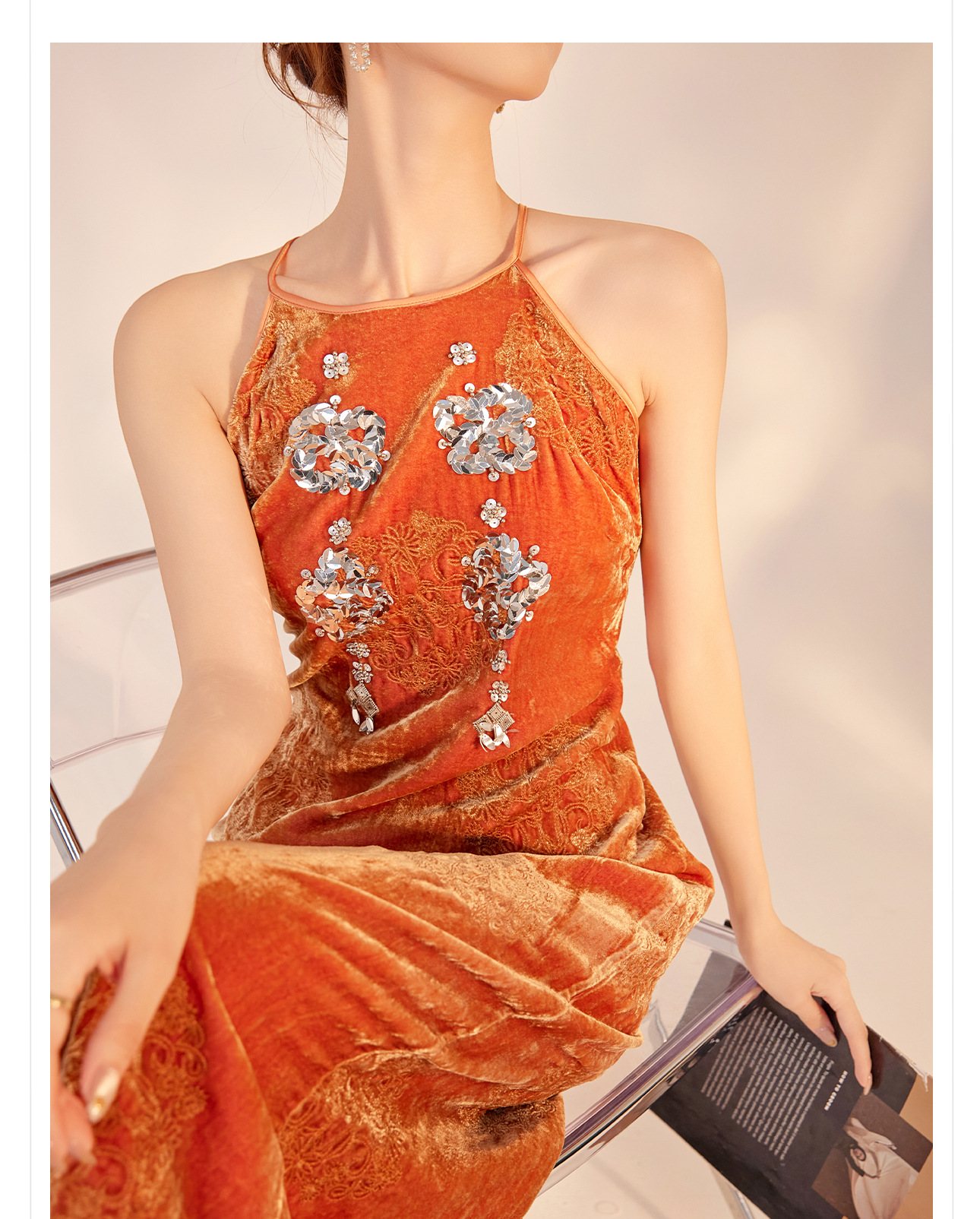 Đầm bodycon dài tay lệch vai cổ yếm chất rayon mềm mại ZX M6128 — Màu đỏ cam chi tiết 5