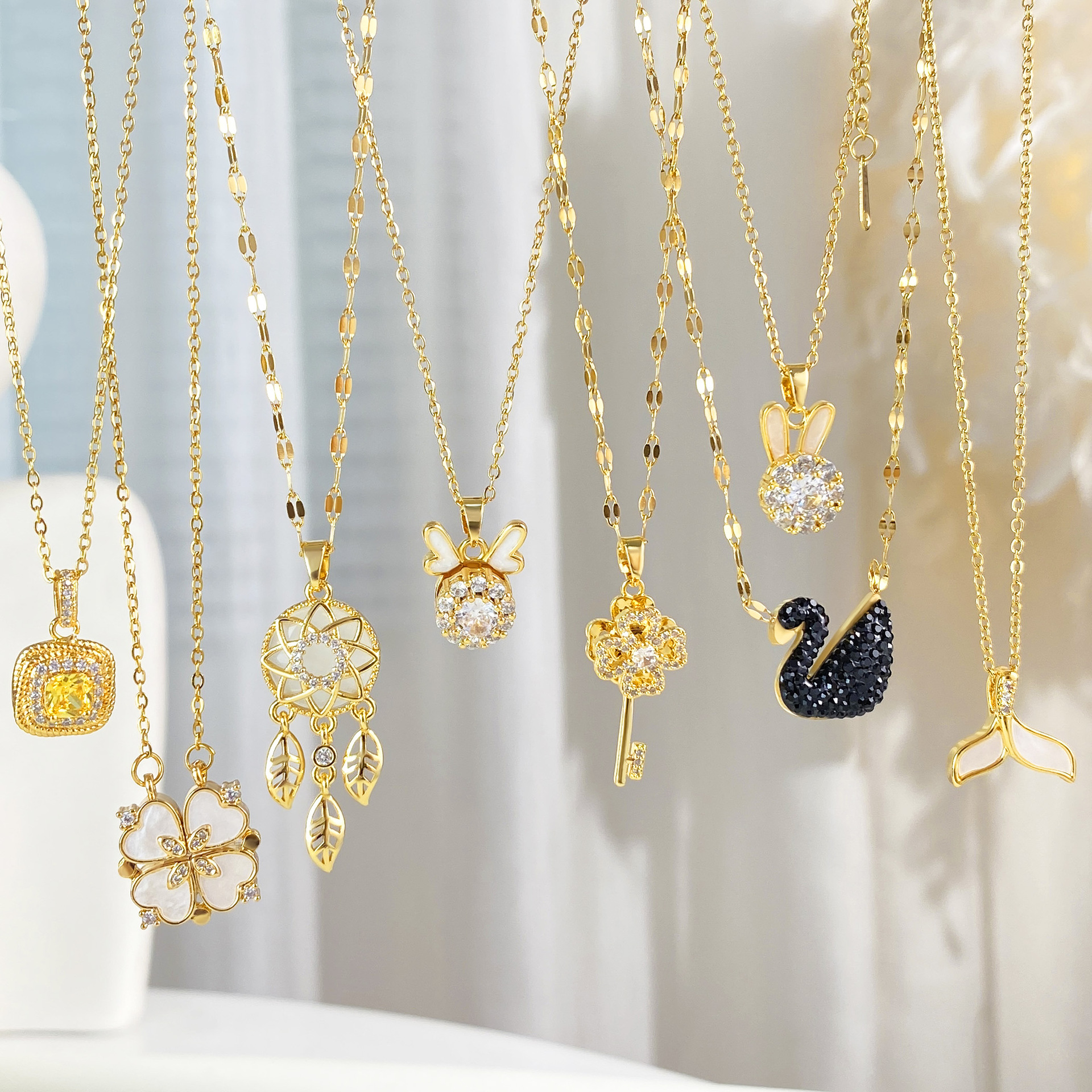 炉内真金电镀不锈钢磁吸四叶草微镶锆石转转兔项链高级感百搭