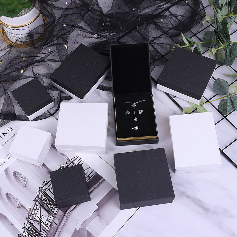 创意精致珠宝戒指首饰包装盒 简约纯色项链吊坠盒礼品翻盖饰品盒