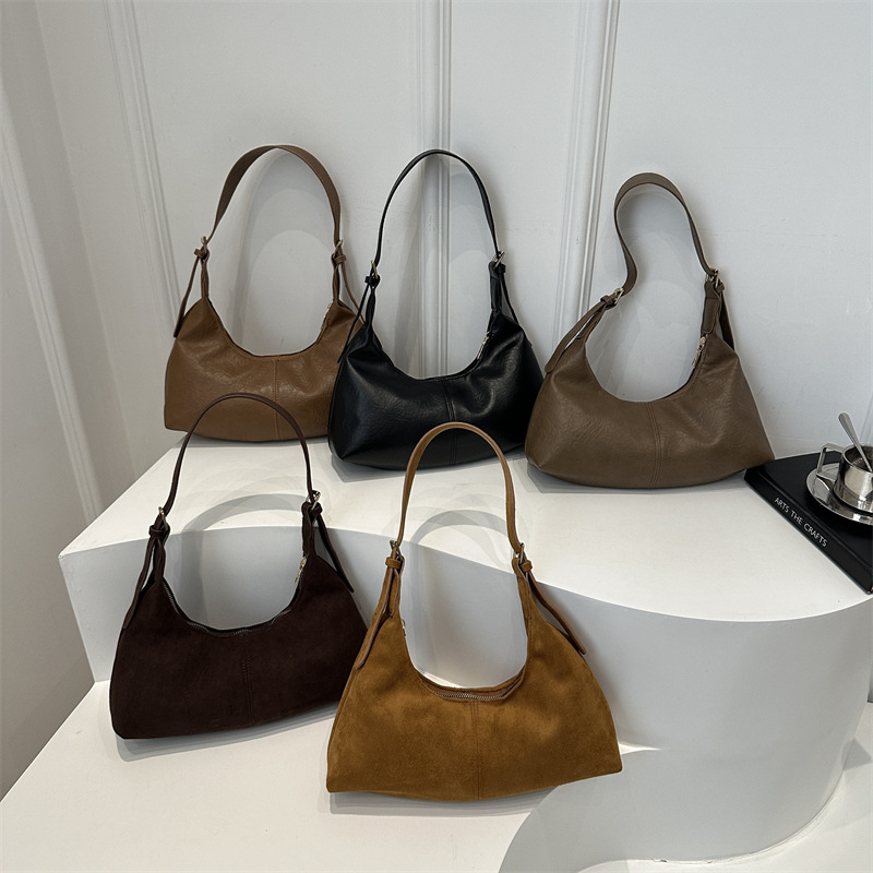 Bolsa coreana de seda texturizada 2024, nuevo nicho de diseño, bolso de palo, bolso de hombro retro de cuero pu.