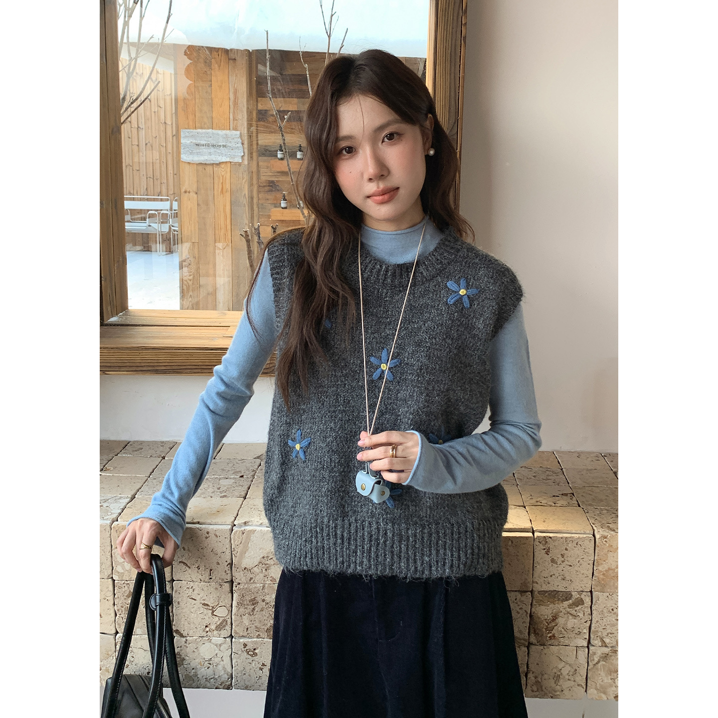 Women's Thick Wool Embroidered Knit Vest, Floral Woven, Versatile Autumn and Winter Layering Vest 0700