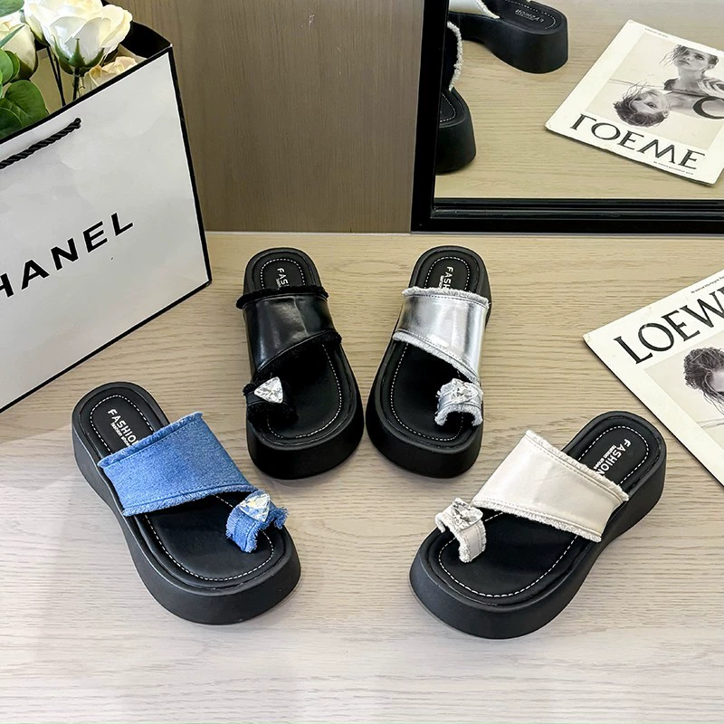 Женские летние пляжные шлепанцы на платформе с высокой подошвой, толстая подошва, новые модели 2025 года, с юбкой, нарядные, бабочки