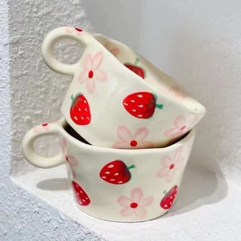 Estilo coreano retro nuevo estilo pintado a mano flor de fresa taza de agua de cerámica taza de café transfronterizo regalo creativo de nicho