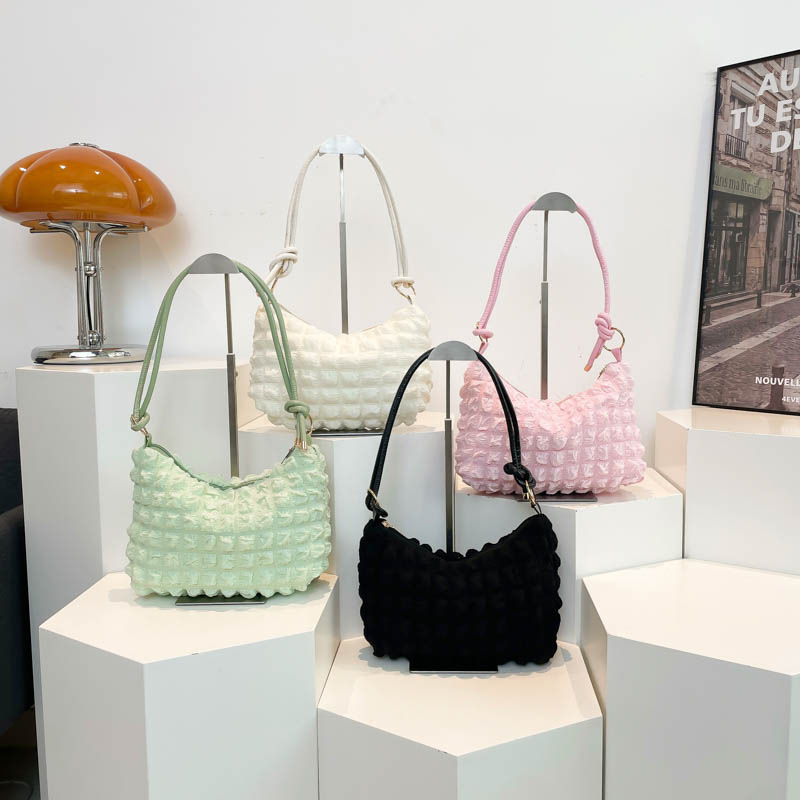 Bolso de moda simple y suave para mujeres, bolso de brazalete para mujeres, verano 2025, nuevo bolso de hombro universal.