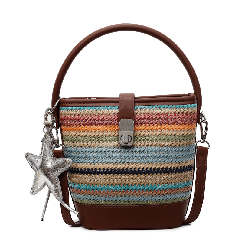 Bolso tejido femenino 2025 nuevo bolso de mensajero de diseño de nicho bolso de cubo de estilo occidental portátil a rayas de color de contraste popular
