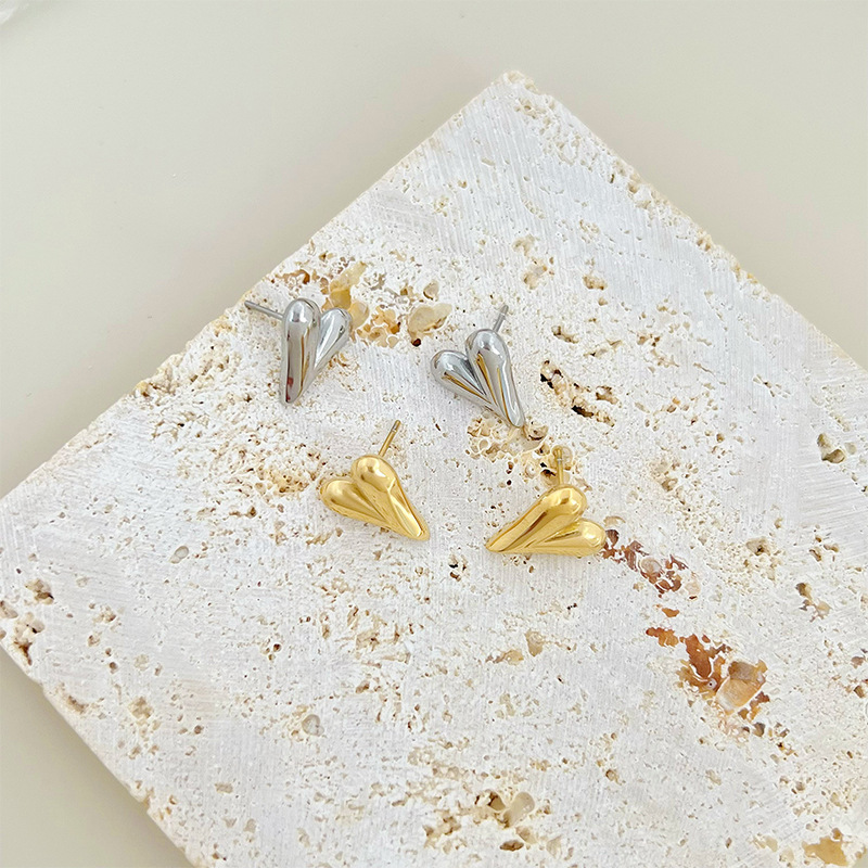304 Stainless Steel Material Heart Shape Pattern Sweet Heart Shape Heart Metal 304 Stainless Steel No Inlaid 16K Gold Plated White Gold Plated Gold Plated Ear Studs