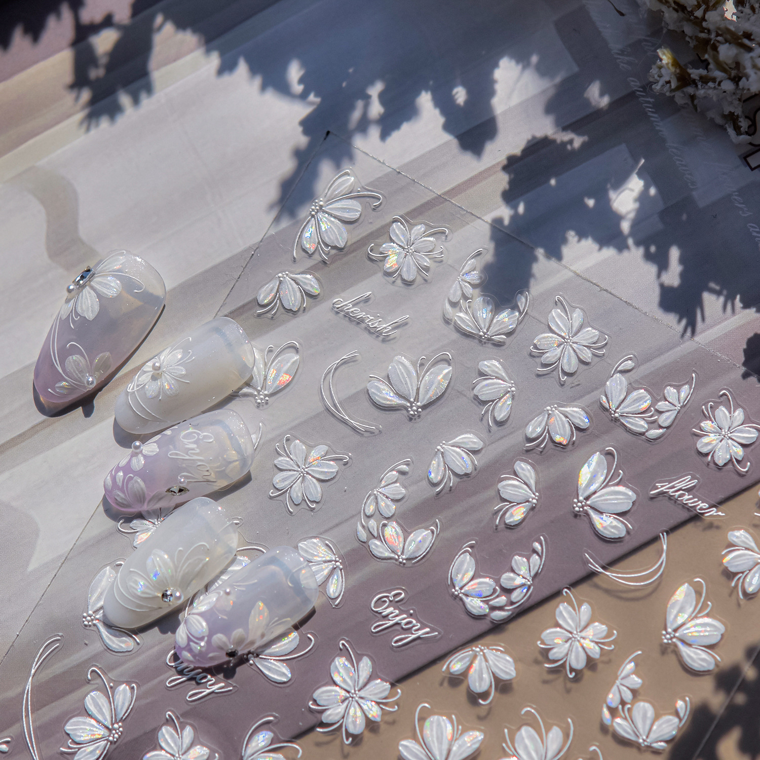 Nail Art New Shell Light Nail Sticker Estilo caliente Papelería japonesa Pegatinas de uñas retro Pegatinas de flores de cereza dorada Nail Art