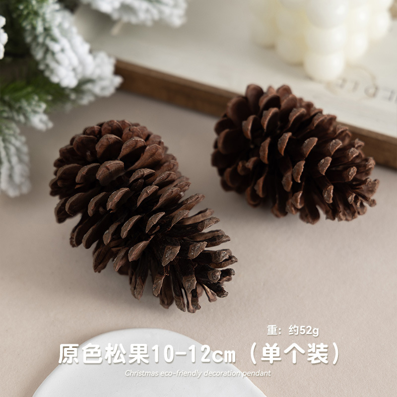 クリスマスの松の実の原色の霜の白のオレンジの切れのクリスマスツリーの装飾の掛け物のクリスマスの配置は装飾品の材料を飾って飾ります。|undefined