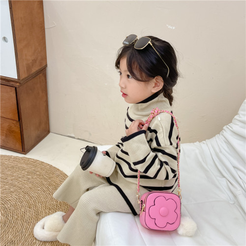 Fashionable children's small square bag  new Korean style girl flower crossbody bag autumn and winter baby sweater accessories bag