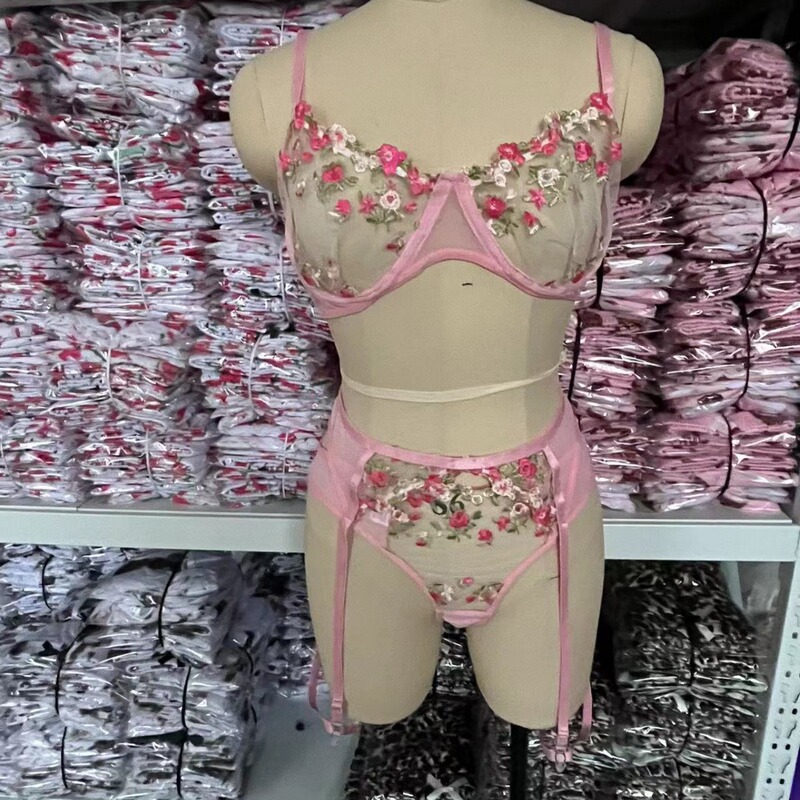 Sexy sexy lingerie European and American multi-color exquisite embroidery see-through bra steel ring underwear Garter three-piece set second hair