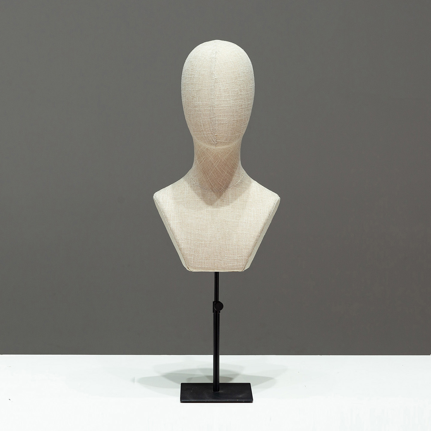 Se puede insertar una aguja, una cabeza de cáñamo, un sombrero, una peluca, un soporte, una exhibición de joyas, un soporte, un collar, una cabeza modelo