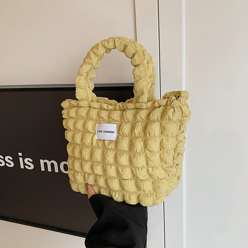 Versión coreana del nuevo bolso de hombro de color caramelo de corazón de niña pliegue de burbuja de nube simple bolso de gran capacidad mujer