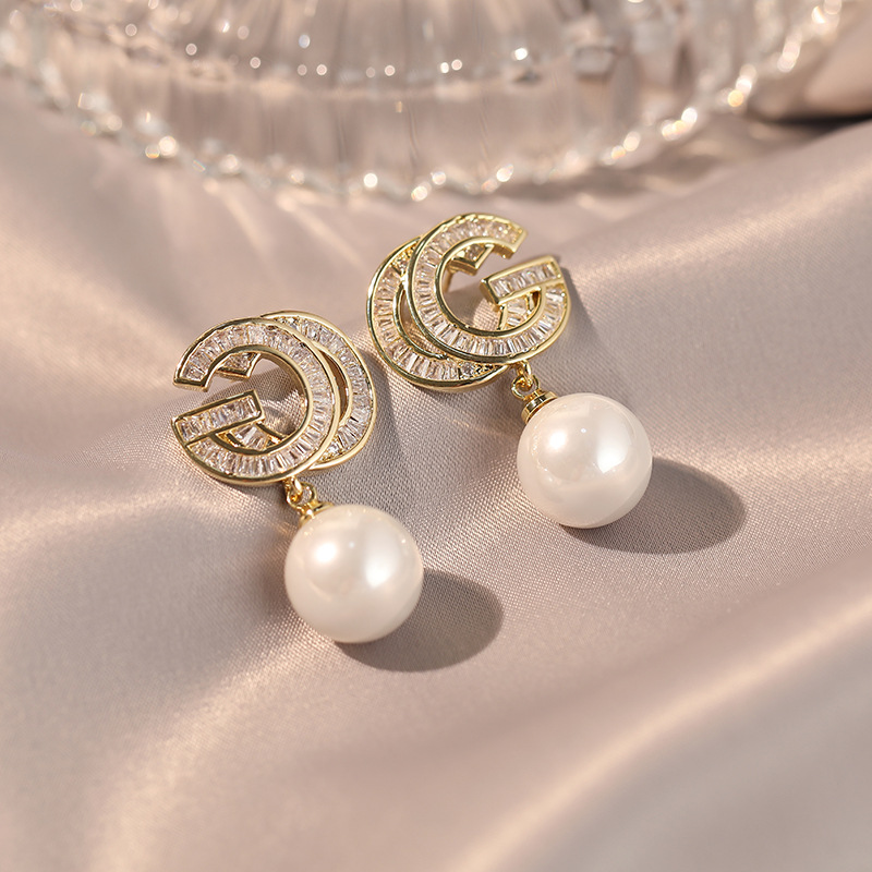 Letter Pearl Earrings Light Luxury High-end Temperament Earrings Style Niche Unique Internet Celebrity Fashion Earrings For Women