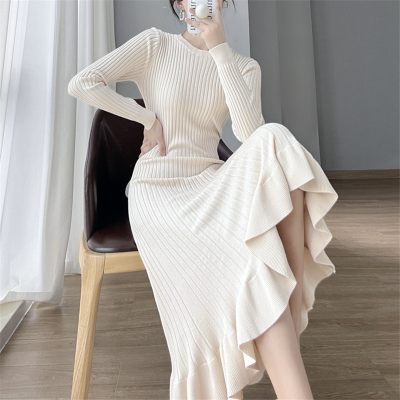 Herbst Fischschwanz Strickkleid Damen, mittellang über dem Knie, Basislage und schmale Passform, gepaart mit einem Pelzmantel für_voghion.com