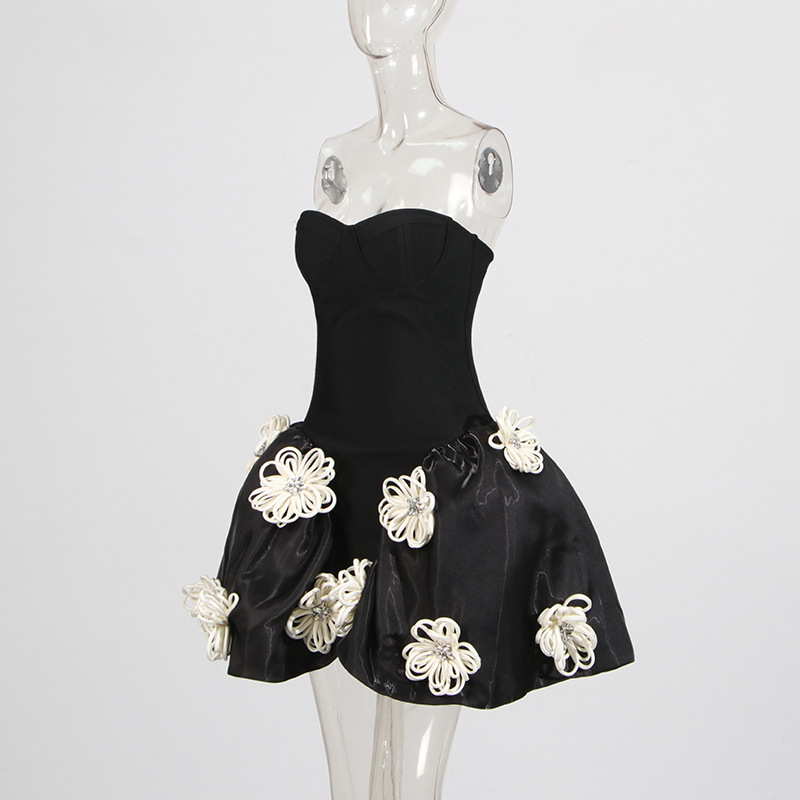 Abito da sera elegante da donna con dettagli floreali_voghion.com