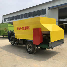 容积2000斤草料喂料车 双侧出料撒料车图片 倒料均匀喂料车厂家