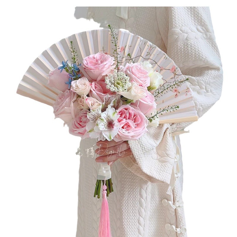 Nuevo estilo chino chino ramo de flores plegables de la novia mano de un ventilador de flores empaquetado de flores hechas a mano DIY material ventilador floral