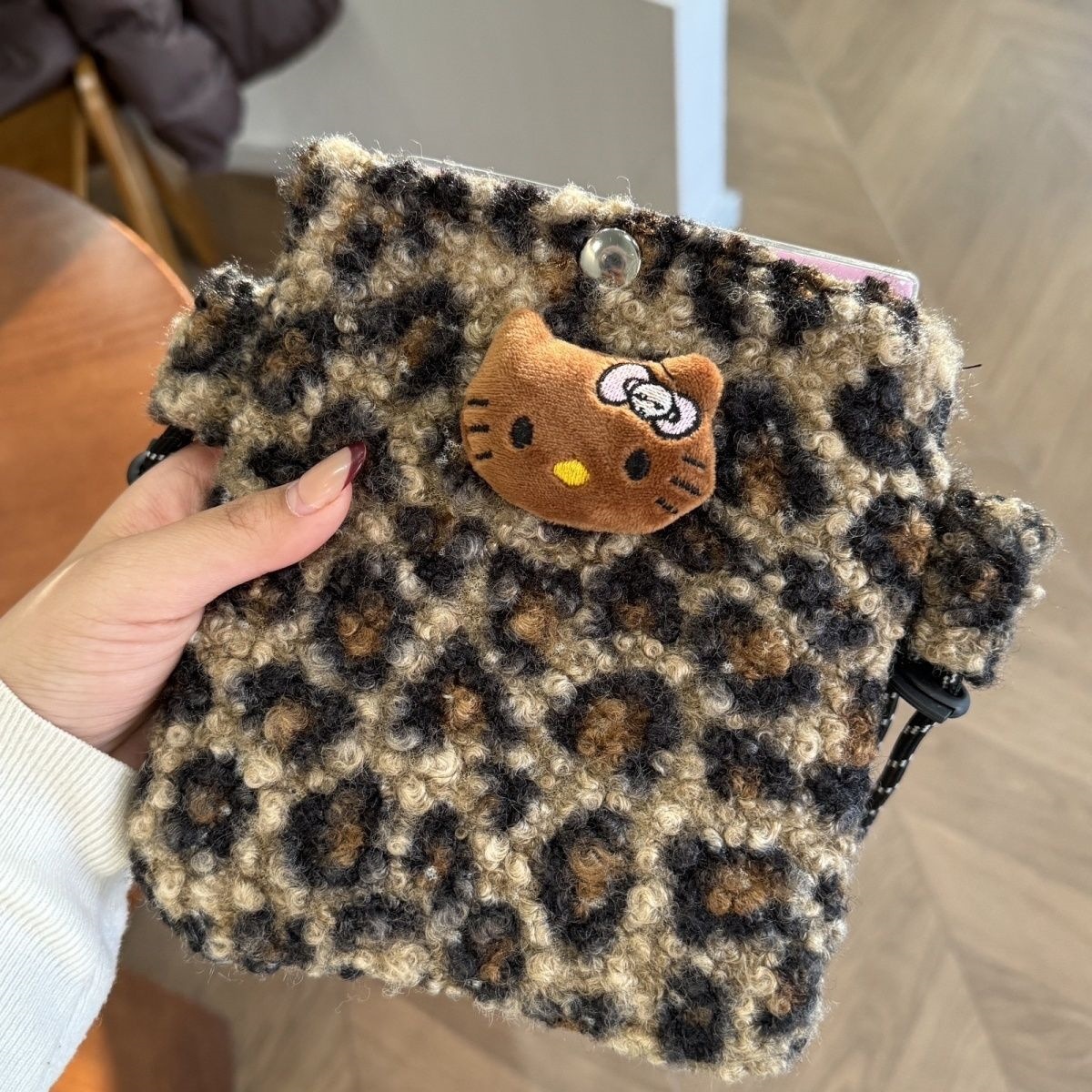 Autumn and winter plush leopard print new bag, versatile shoulder bag, bucket bag, crossbody bag, fashionable furry phone bag B54