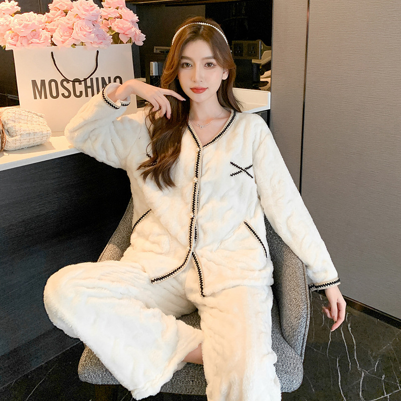 2026 new style, Chanel-inspired loungewear and pajamas for women, featuring a thickened, fleece-lined coral fleece fabric for warmth and a luxurious feel, perfect for autumn and winter 2026 new style, Chanel-inspired loungewear and pajamas for women, featuring a thickened, fleece-lined coral fleece fabric for warmth and a luxurious feel, perfect for autumn and winter