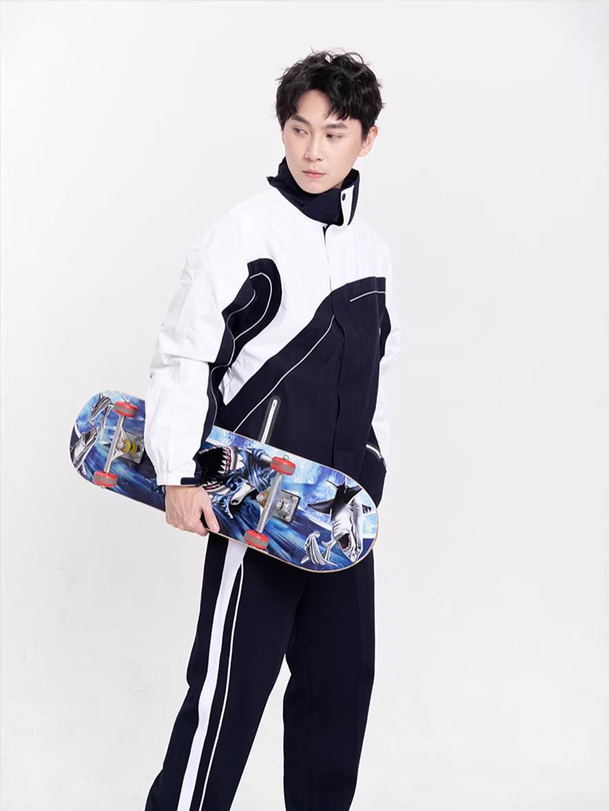 Uniforme escolar de Shenzhen estudiantes de secundaria Teflon versión 3 en 1 chaqueta de asalto manga larga abrigo de tela de tres protecciones revestimiento desmontable