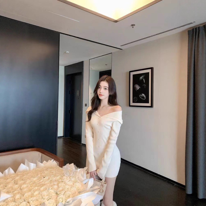 若语 11/25PM20:00新品9.5折欲感美人裙露肩翻领针织包臀裙|undefined
