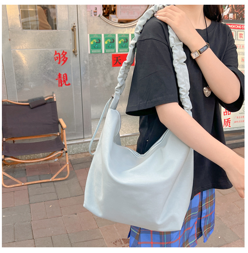 A new large-capacity women's single-shoulder bag with cross-border fashion and simplicity, a fresh and artistic crossbody bag, and a student commuting bag undefined