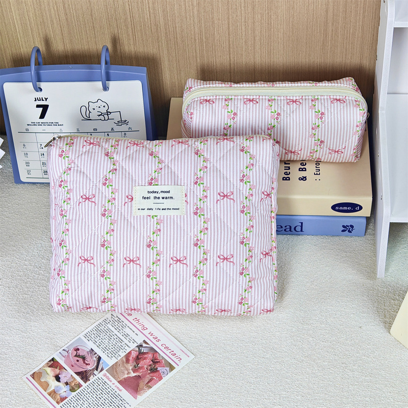 Large-Capacity Satchel Cosmetic Bag Butterfly Storage Bag Satchel Quilted Floral Pencil Bag Ins Travel Makeup Cosmetics Bag