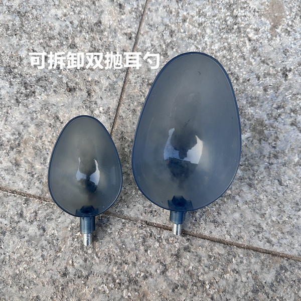Playing a spoon of stainless steel