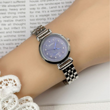 ���챬������СԲ�̸ִ��ֱ�Ů��С�������԰׸���ֵʱ��ʯӢ���