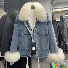 キツネの毛の襟の派は2023の新型の冬の毛皮のベルベットを克服して、厚い取り外し可能な内胆のデニムのコートの女性を取り除きます。