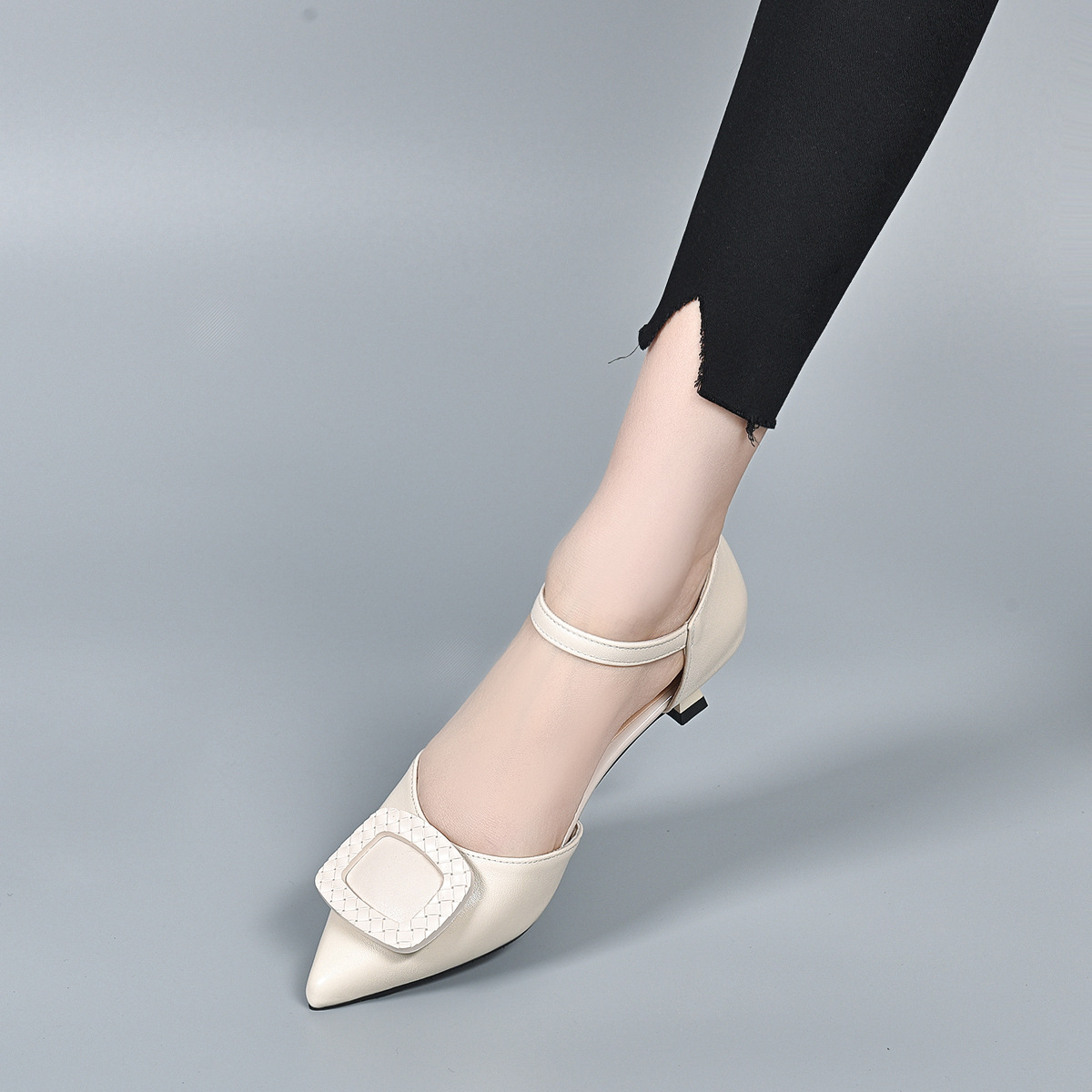 Sandal cao gót nữ da thật quai đơn khoét lỗ mũi kín — Màu đen chi tiết 11
