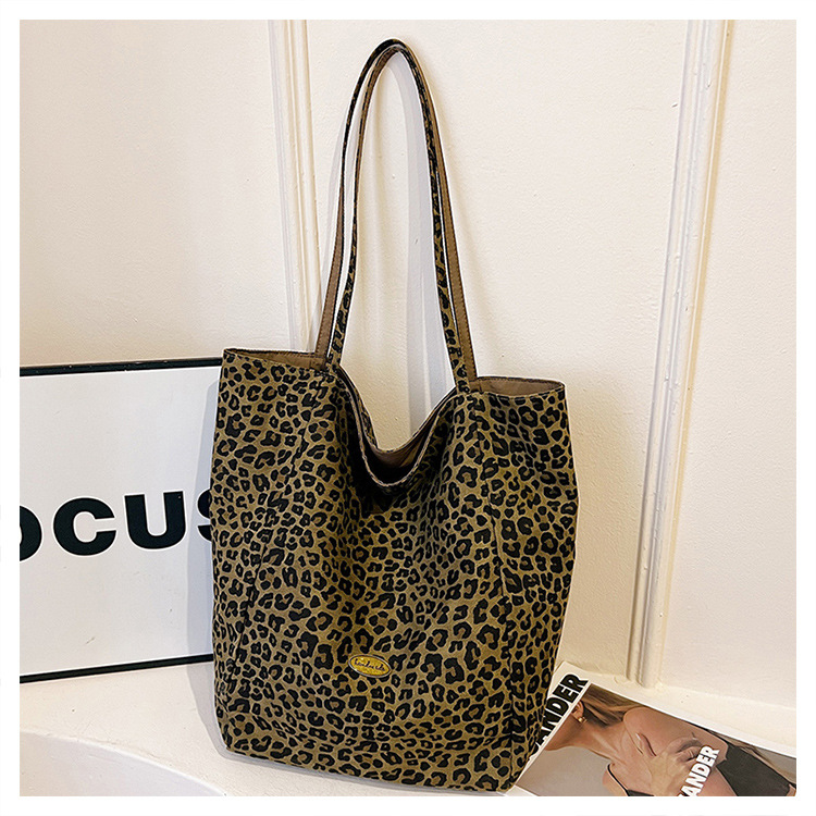 Doppelseitige Canvas-Tragetasche mit Leopardenmuster, große Kapazität, Damen-Umhängetasche im College-Stil, lässige Handtasche im City-Stil, Pendler-Tasche – Detail 22
